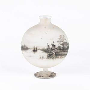 Daum Nancy, vase sur pi&eacute;douche &agrave; panse circulaire aplatie, XXe
