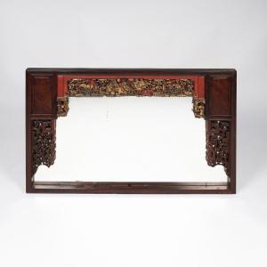 Miroir en bois exotique finement sculpté, laque rouge et dorure, Chine, XIXe