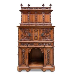 Cr&eacute;dence n&eacute;o-gothique en noyer sculpt&eacute;, XXe
