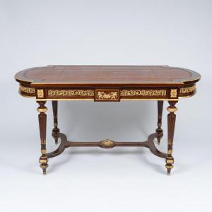 Dans le goût de Riesener, table de salon à plateau rectangulaire de style Louis XVI, XIXe