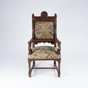 Fauteuil de bureau en noyer sculpté, XIXe