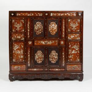 Meuble Indochinois en bois exotique marqueté de nacre, XIXe