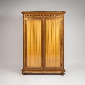 Vitrine de style Louis XVI en bois sculpté et doré, XIXe