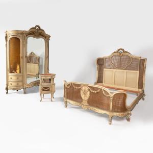 Louis XV Style Bedroom In Sand And Green Lacquered Wood, 19th