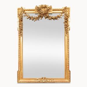 Trumeau en bois et stuc doré richement orné de fleurs, XIXe