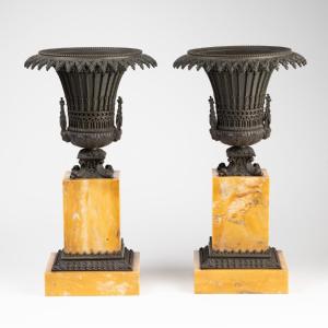 Paire de cassolettes néogothique en marbre jaune de sienne et bronze, XIXe
