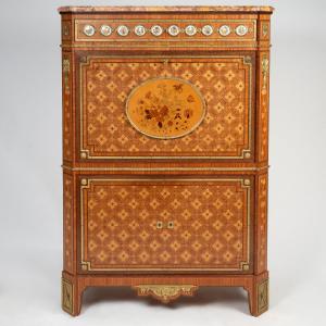Secrétaire à abattant de style Louis XVI marqueté et médaillons de porcelaine, XXe