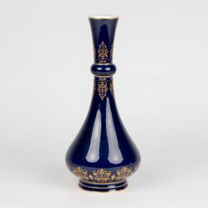 Manufacture de Sèvres, vase en porcelaine bleue et dorée, XIXe