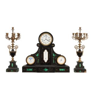 Garniture de cheminée comprenant une pendule à quantième, XIXe