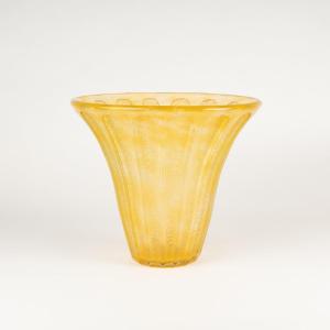 Maison Daum, vase en verre de forme corolle à godrons, XXe