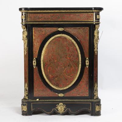 Meuble &agrave; hauteur d'appui en marqueterie Boulle, dessus en marbre noir, XIXe