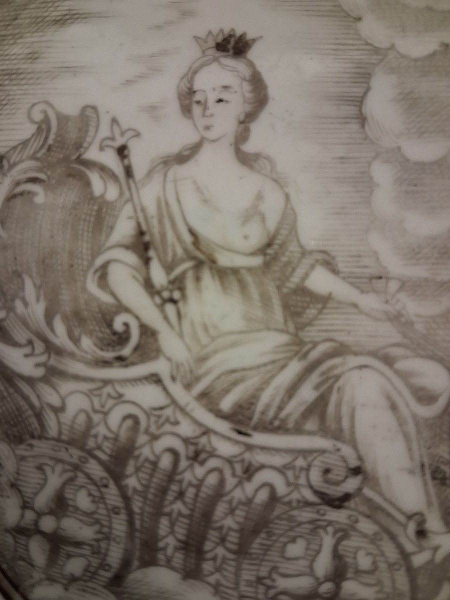Assiette en porcelaine de Chine  (grisaille) XVIIIe de la Compagnie des Indes -photo-1