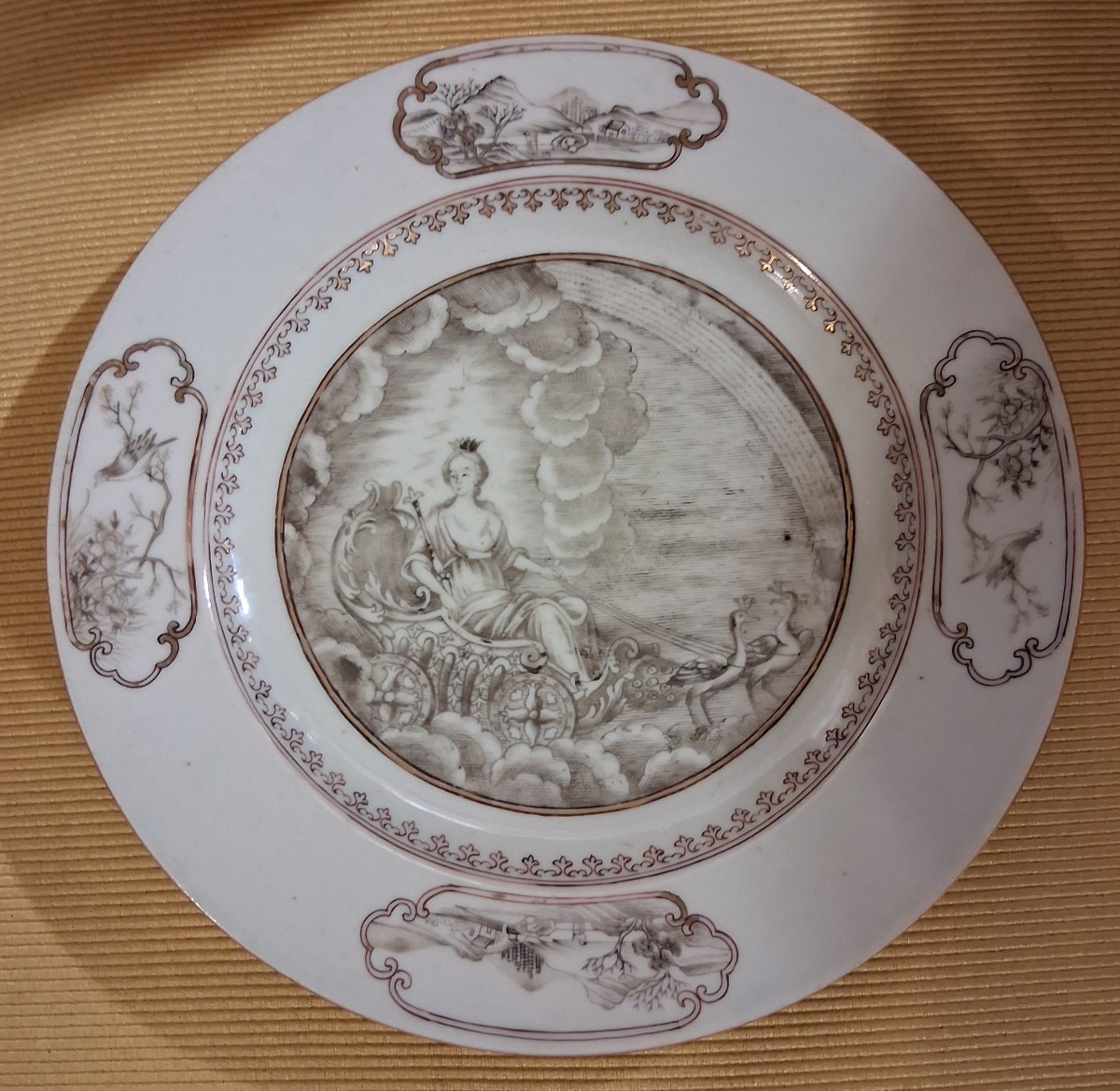Assiette en porcelaine de Chine  (grisaille) XVIIIe de la Compagnie des Indes 