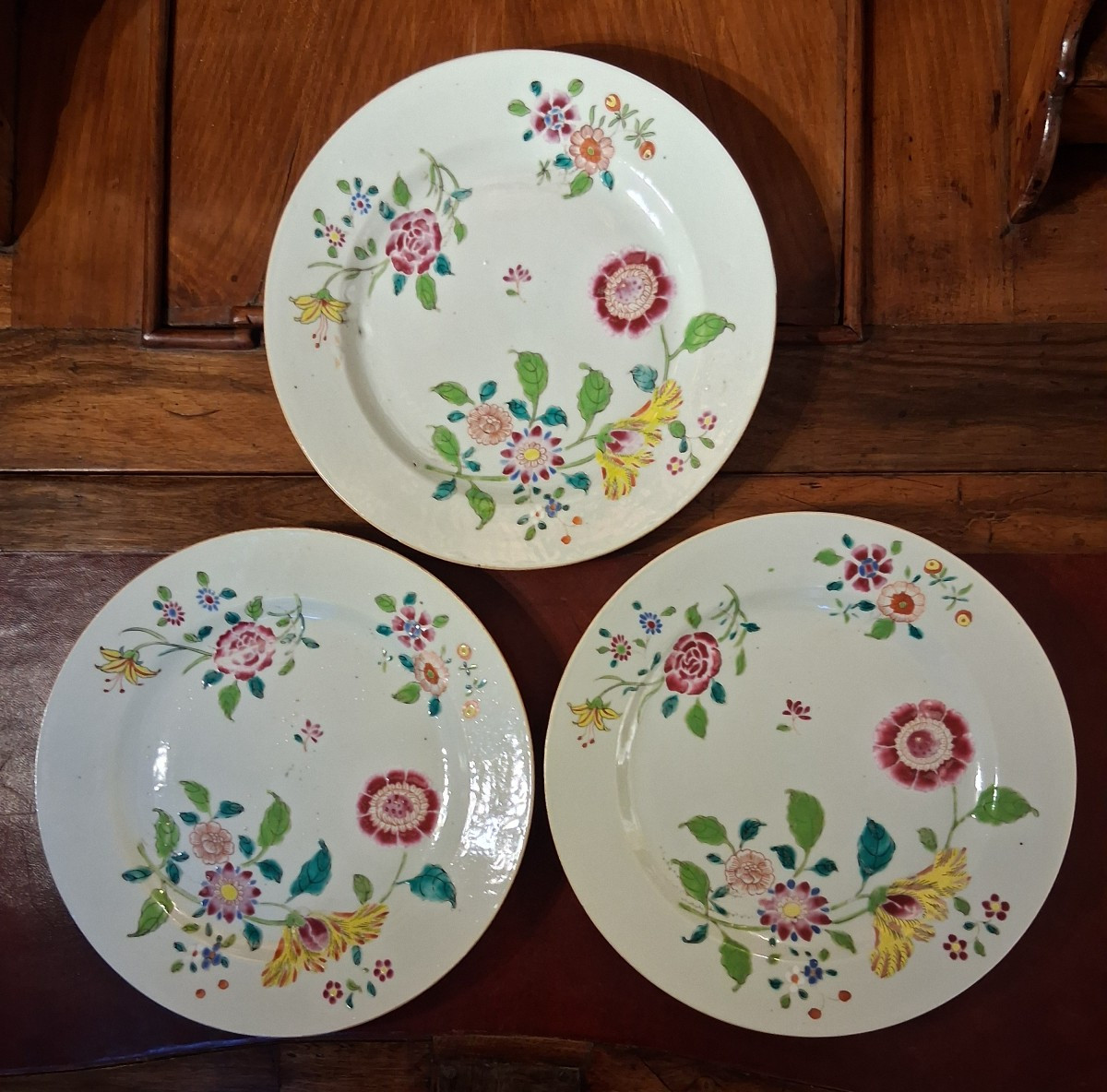 Assiettes en porcelaine de la Compagnie des Indes d'époque XVIIIe 