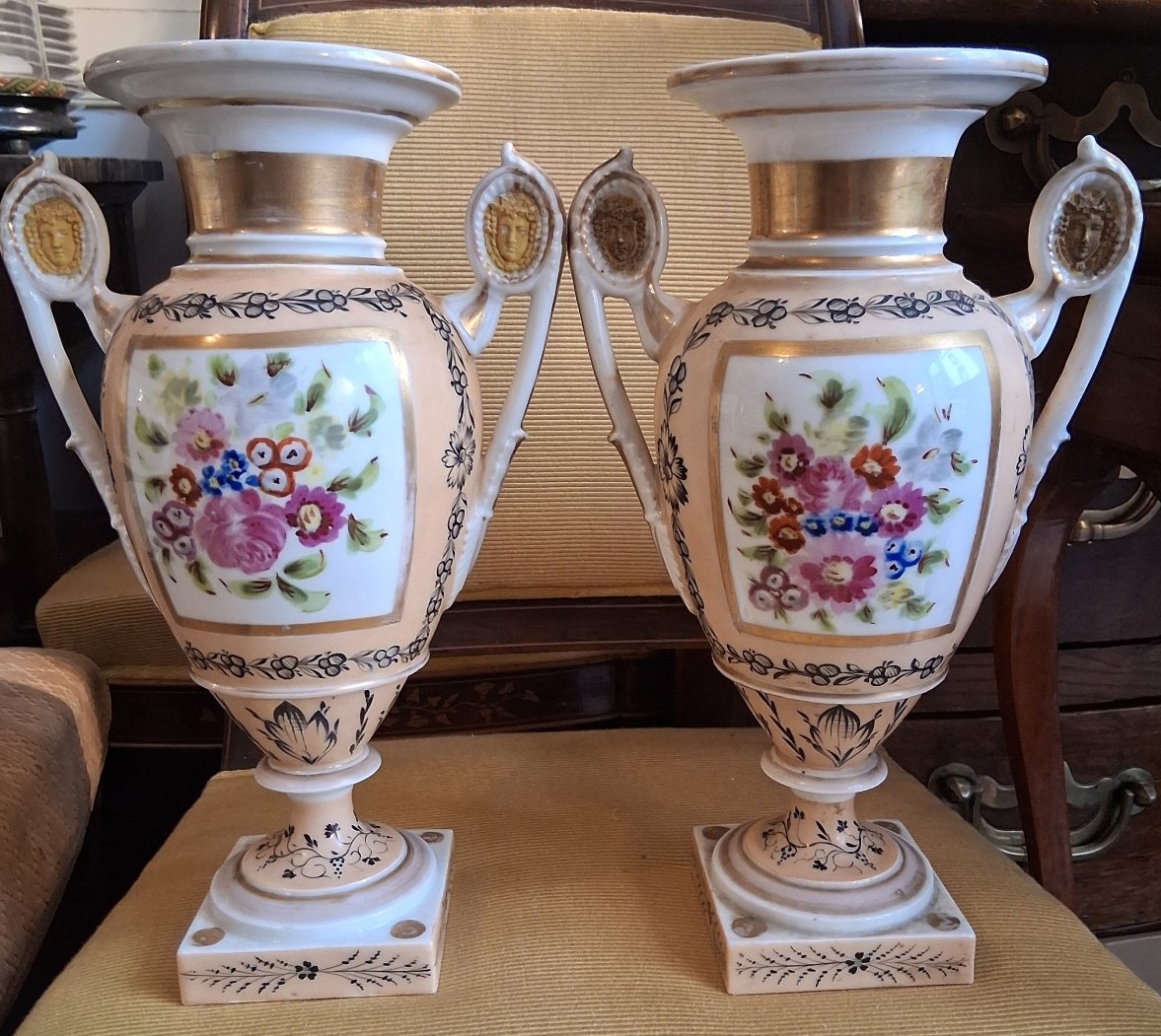 Paire de vases en porcelaine de Paris Epoque Charles X-photo-2