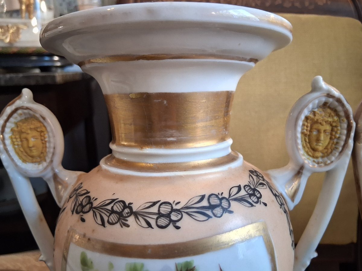 Paire de vases en porcelaine de Paris Epoque Charles X-photo-1