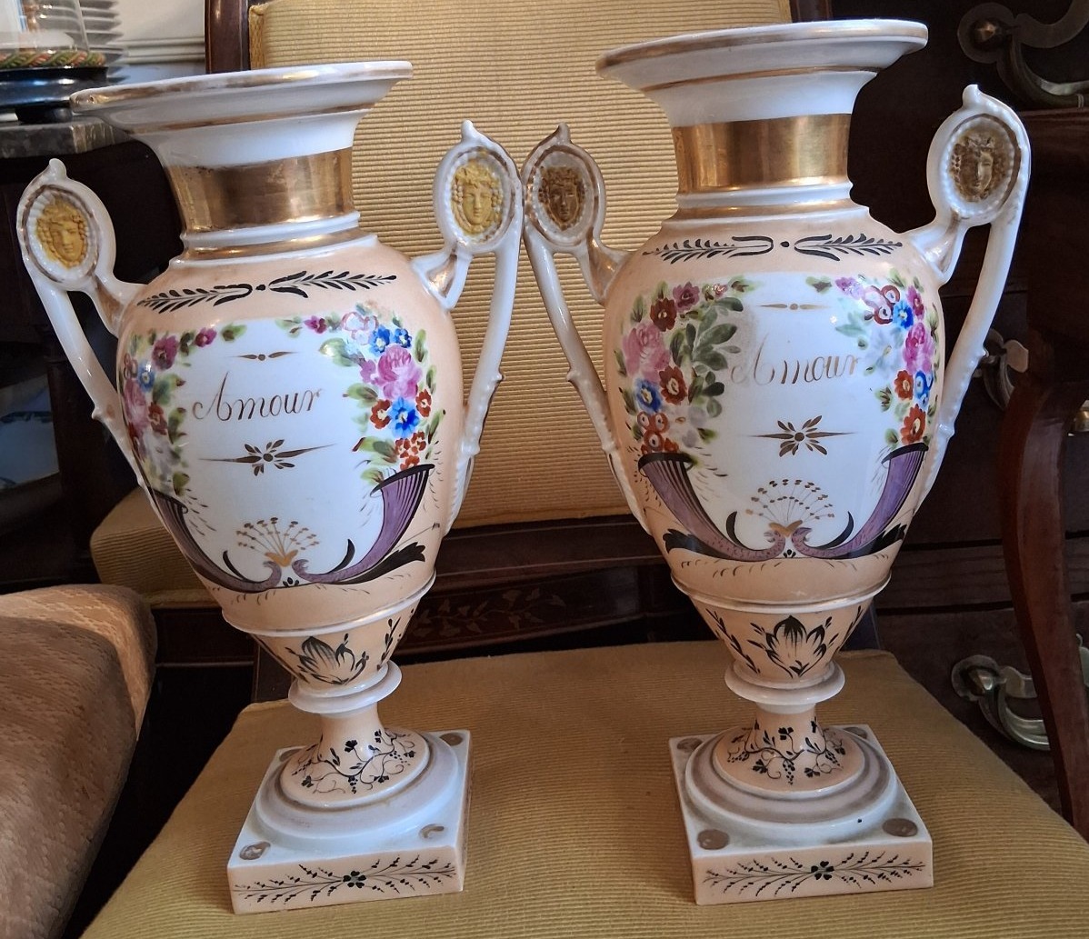 Paire de vases en porcelaine de Paris Epoque Charles X