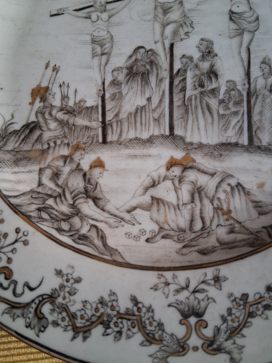Compagnie des Indes XVIIIe à décor de grisaille "Crucifixion".-photo-2
