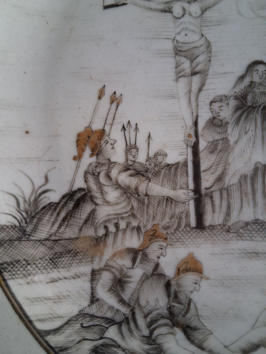 Compagnie des Indes XVIIIe à décor de grisaille "Crucifixion".-photo-4