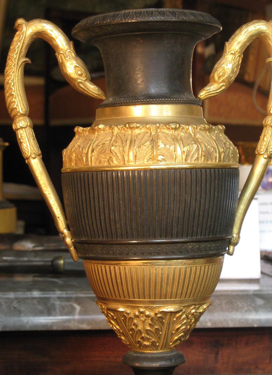 Paire De Vases En Bronze Patiné Vers 1820.-photo-2