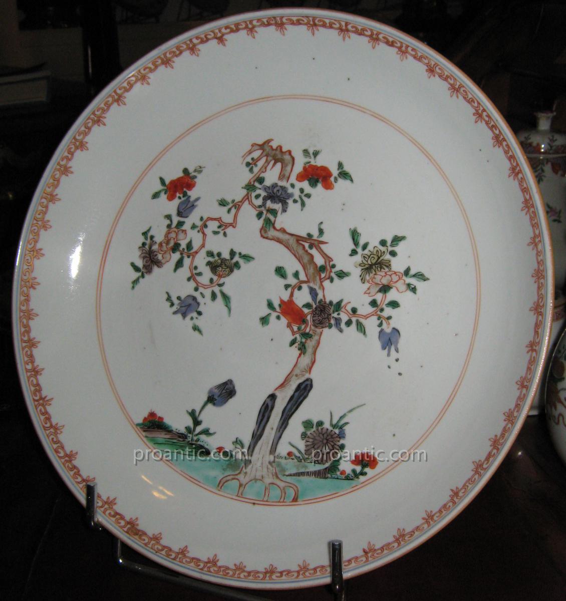 Flat Porcelain China Beginning Of Qianlong Period, Eighteenth Time.