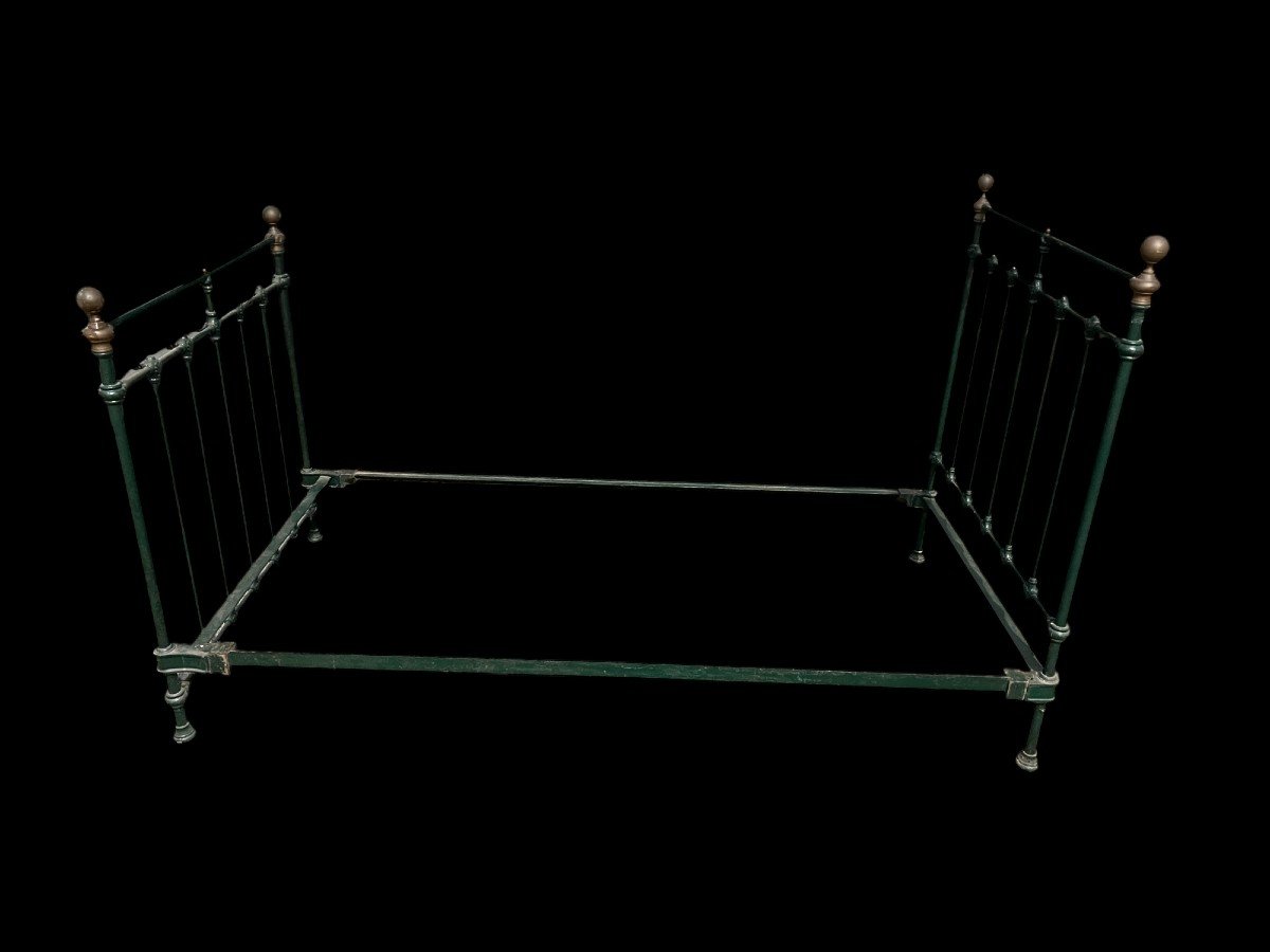 20th Metal Bed
