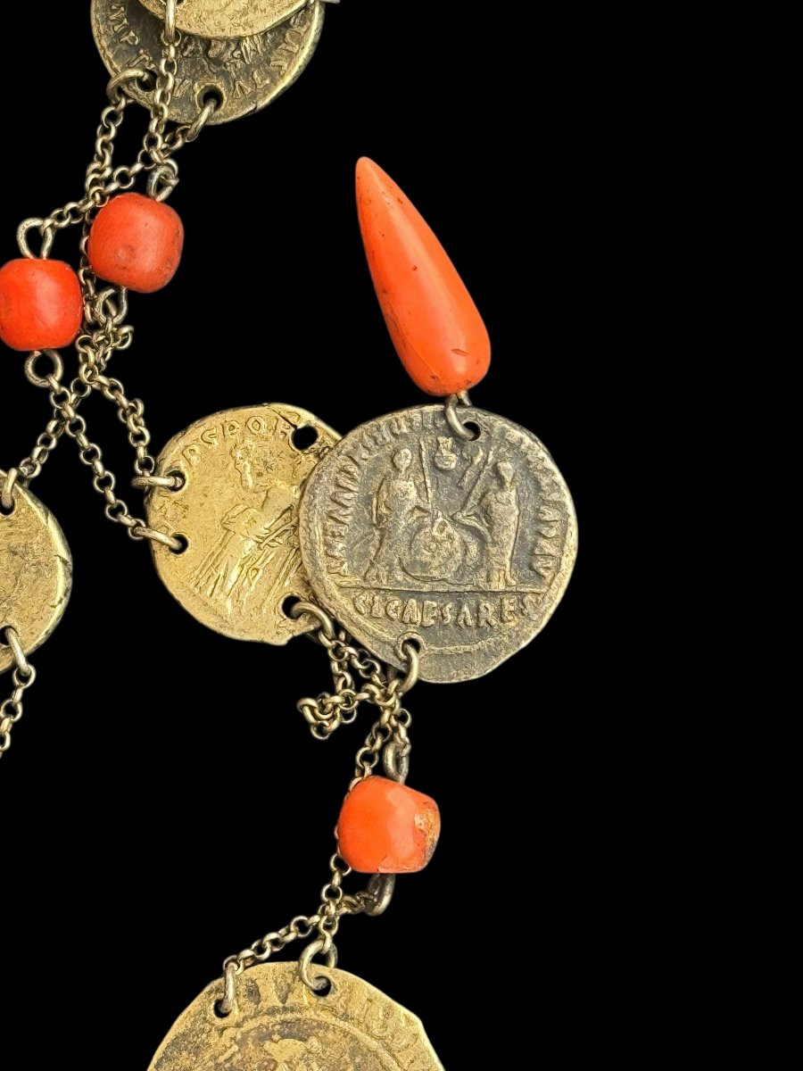 Collier avec pieces  de monnaie anciennes et corail-photo-2