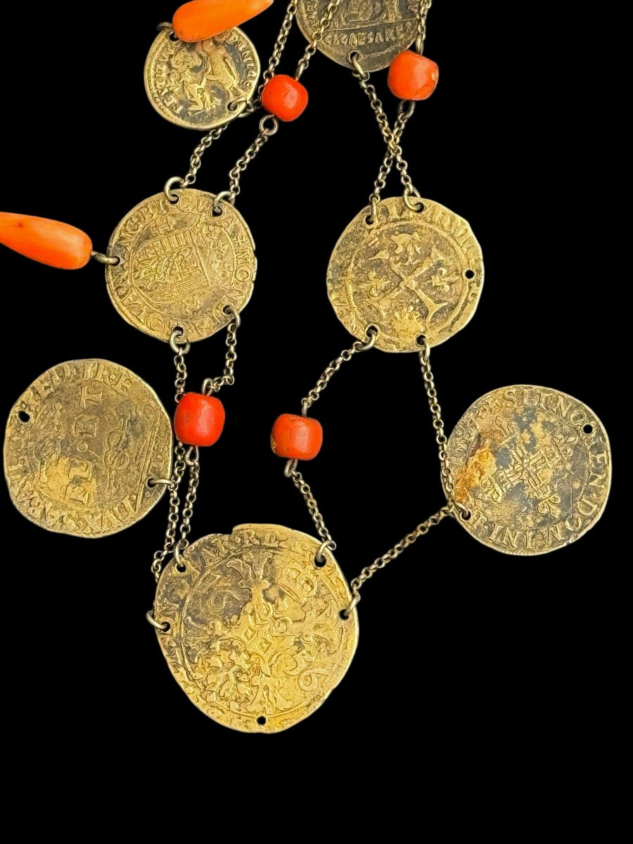 Collier avec pieces  de monnaie anciennes et corail-photo-3