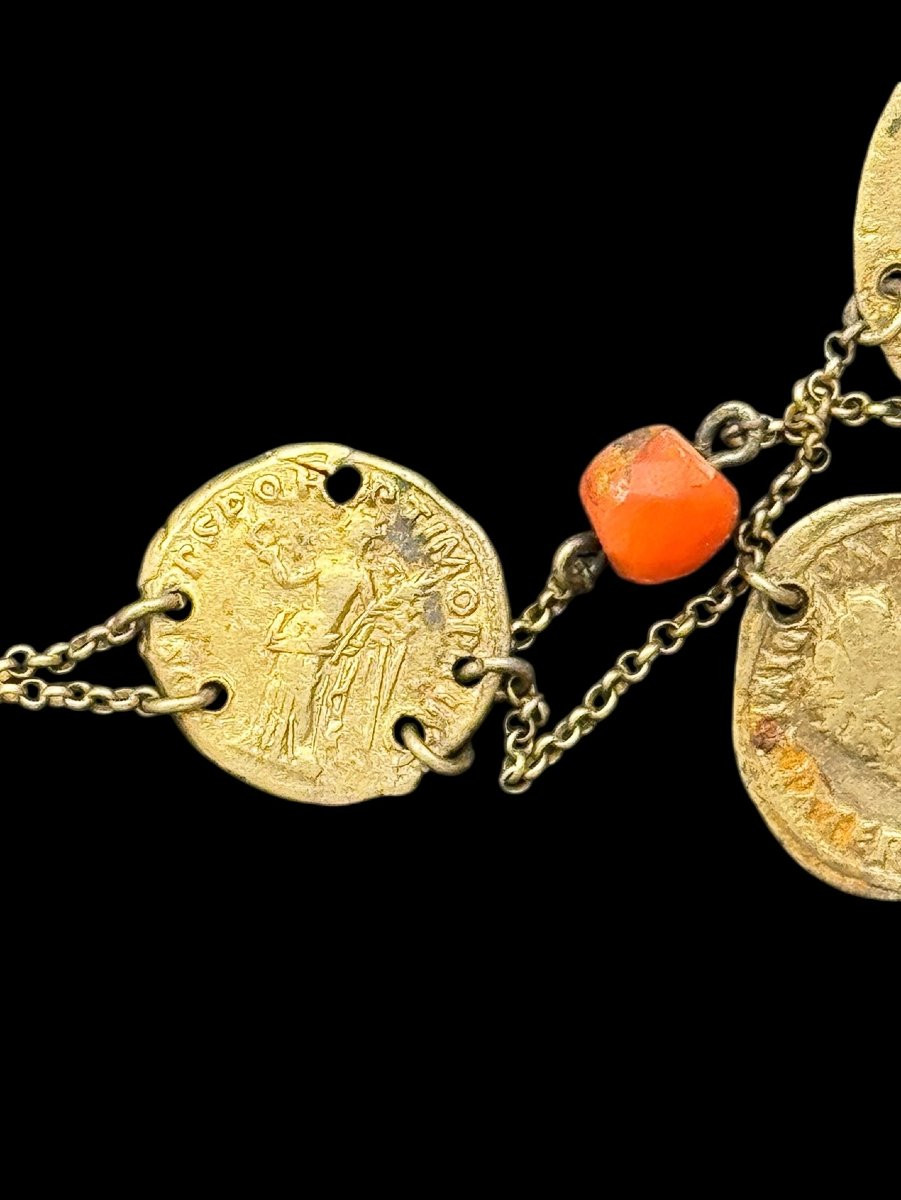 Collier avec pieces  de monnaie anciennes et corail-photo-1