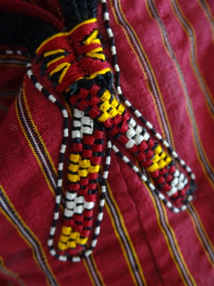 Robe En Soie Rayée Asie Centrale Et Broderies Décoratives -photo-4
