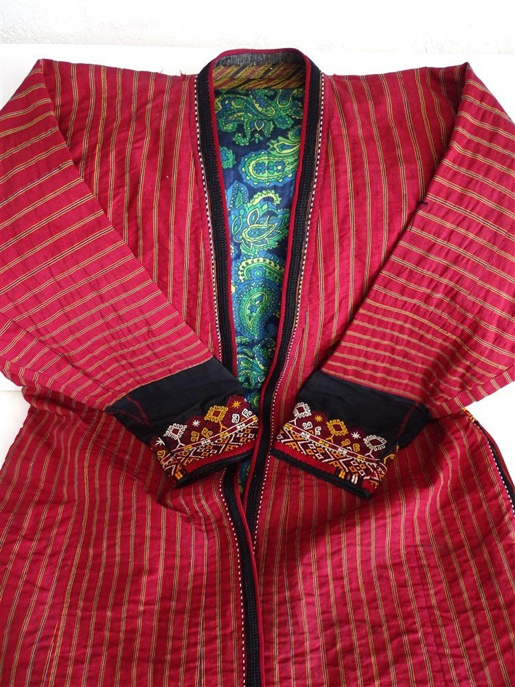 Robe En Soie Rayée Asie Centrale Et Broderies Décoratives -photo-5