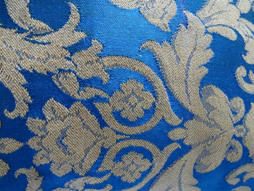 Elegant Coussin En Lin Et Soie Bleue Au Décor Baroque 50 Cm X 50 Cm-photo-8