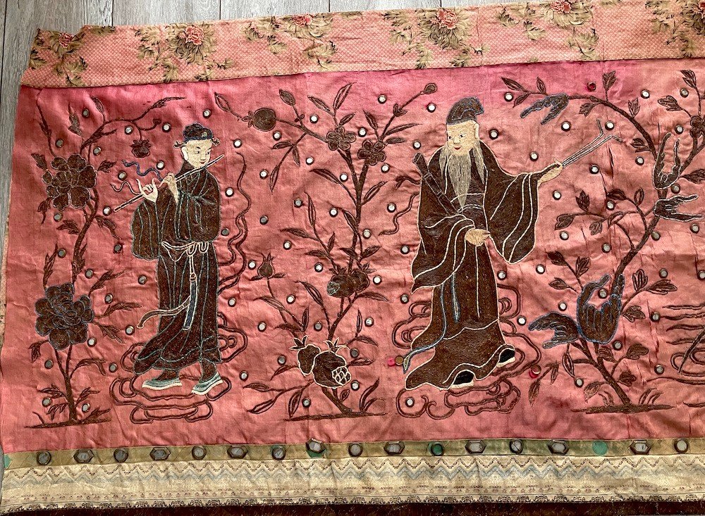 Tenture Chinoise Broderie Sur Soie De 4 Personnages époque XIXème chauves souris décor floral-photo-7