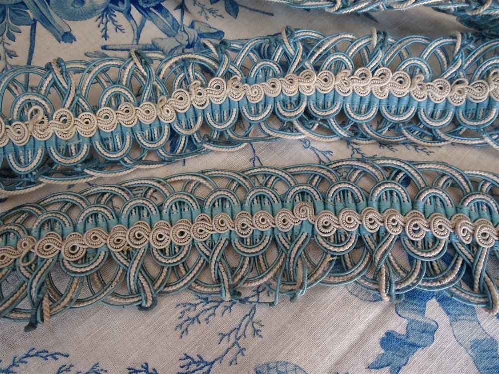Footage Of Nineteenth Trimmings Blue Lyonnaise Silk, Ivory, Cushions, Curtains-photo-3