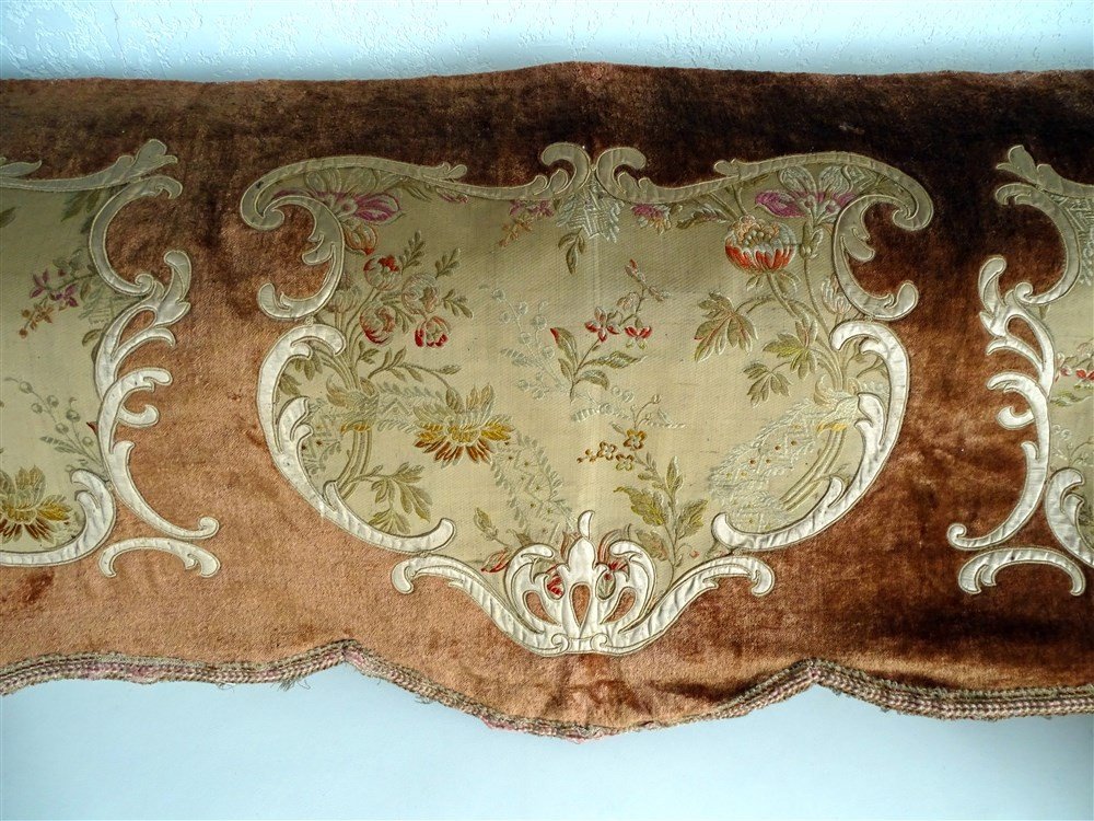 19th Century Valance In Velvet And Silk Appliques With Floral Decor