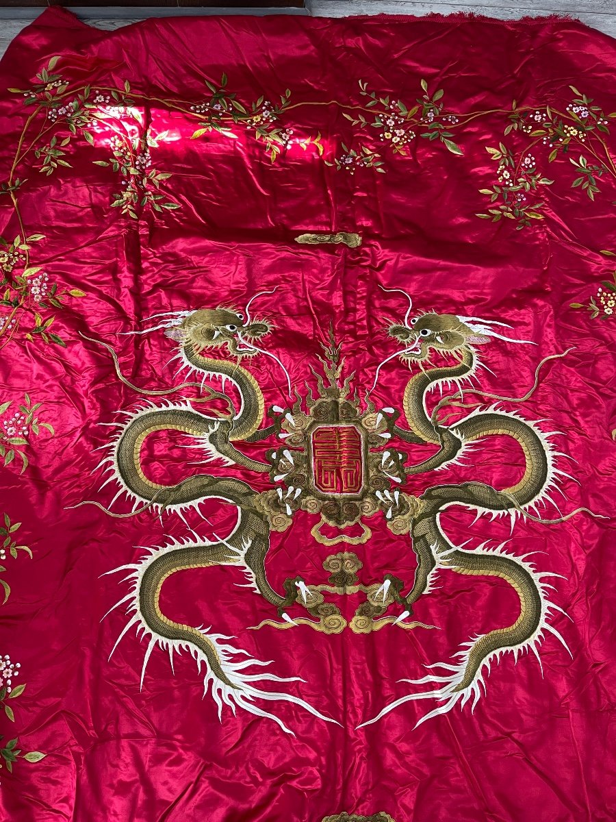 2 Chinese Dragons Embroidered On Beautiful Red Silk Bedspread Or Wall Hanging-photo-7