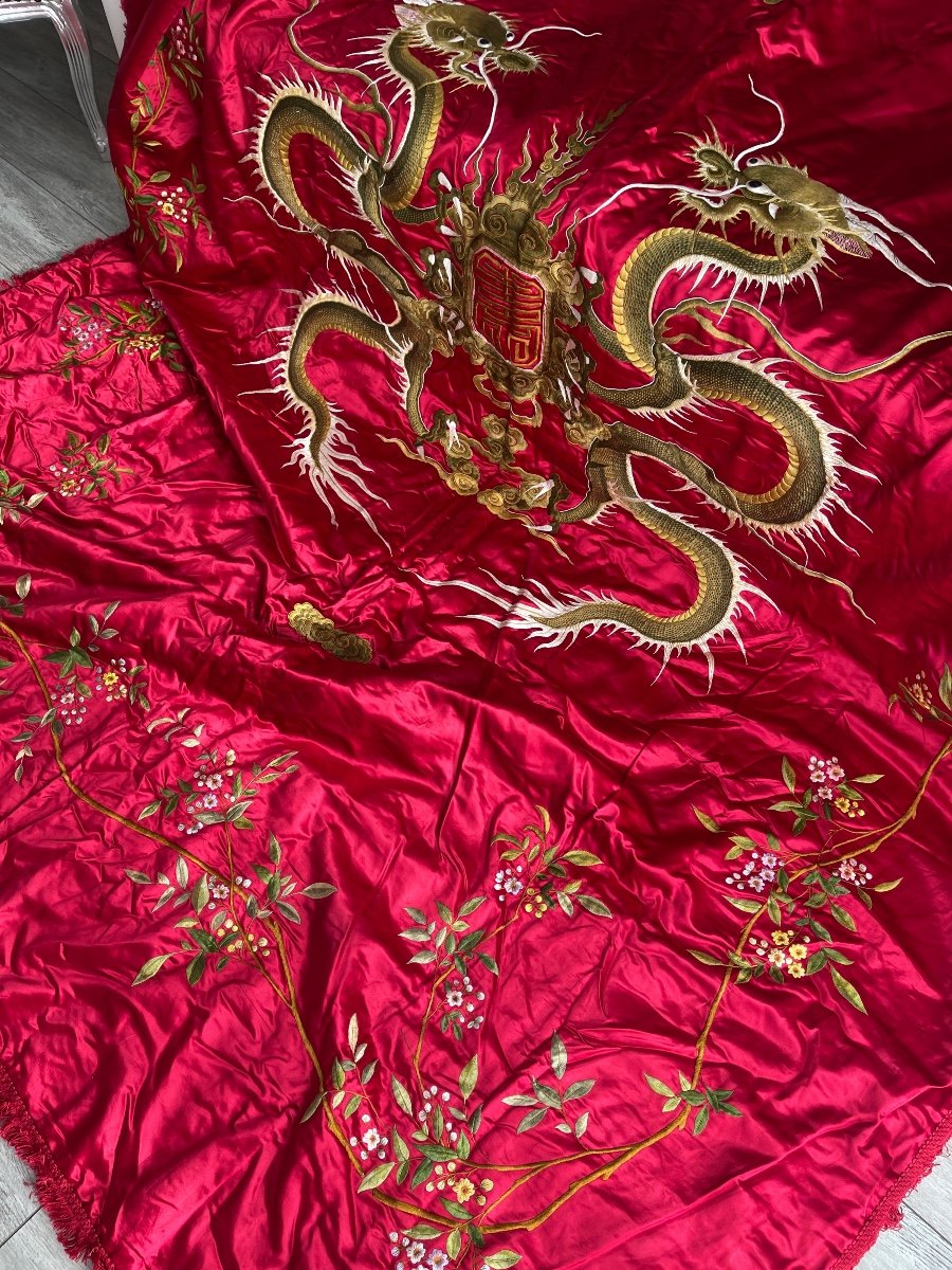 2 Chinese Dragons Embroidered On Beautiful Red Silk Bedspread Or Wall Hanging-photo-8