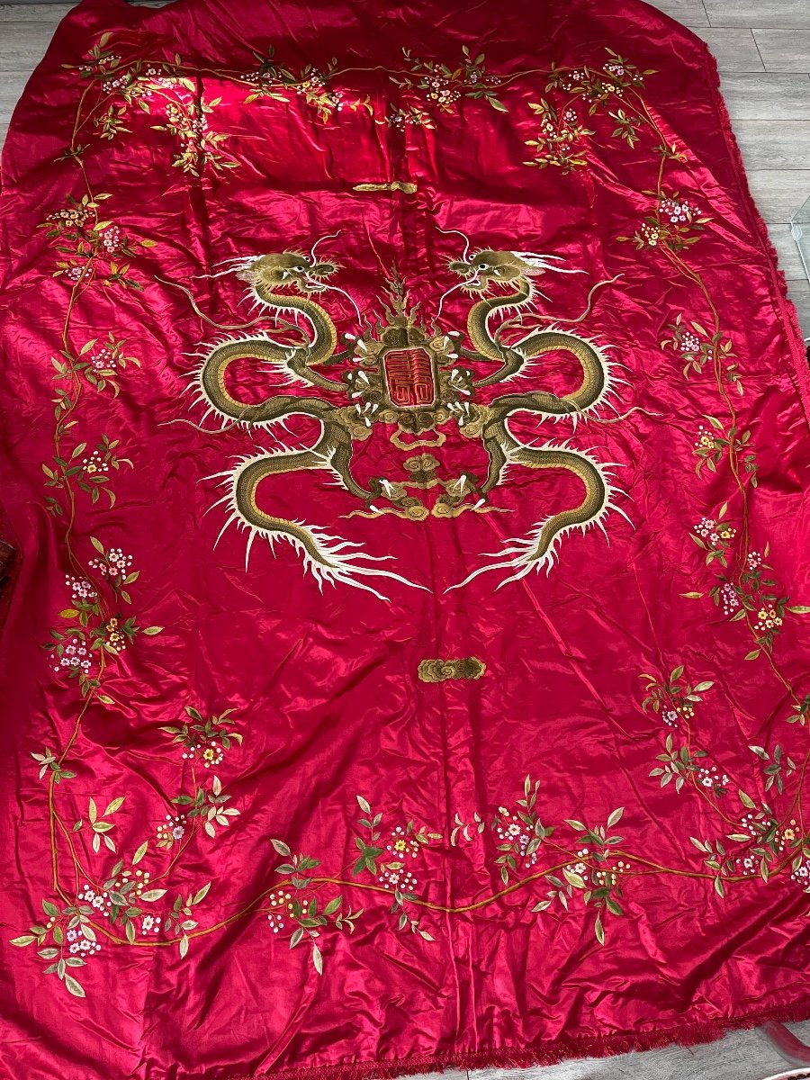 2 Chinese Dragons Embroidered On Beautiful Red Silk Bedspread Or Wall Hanging