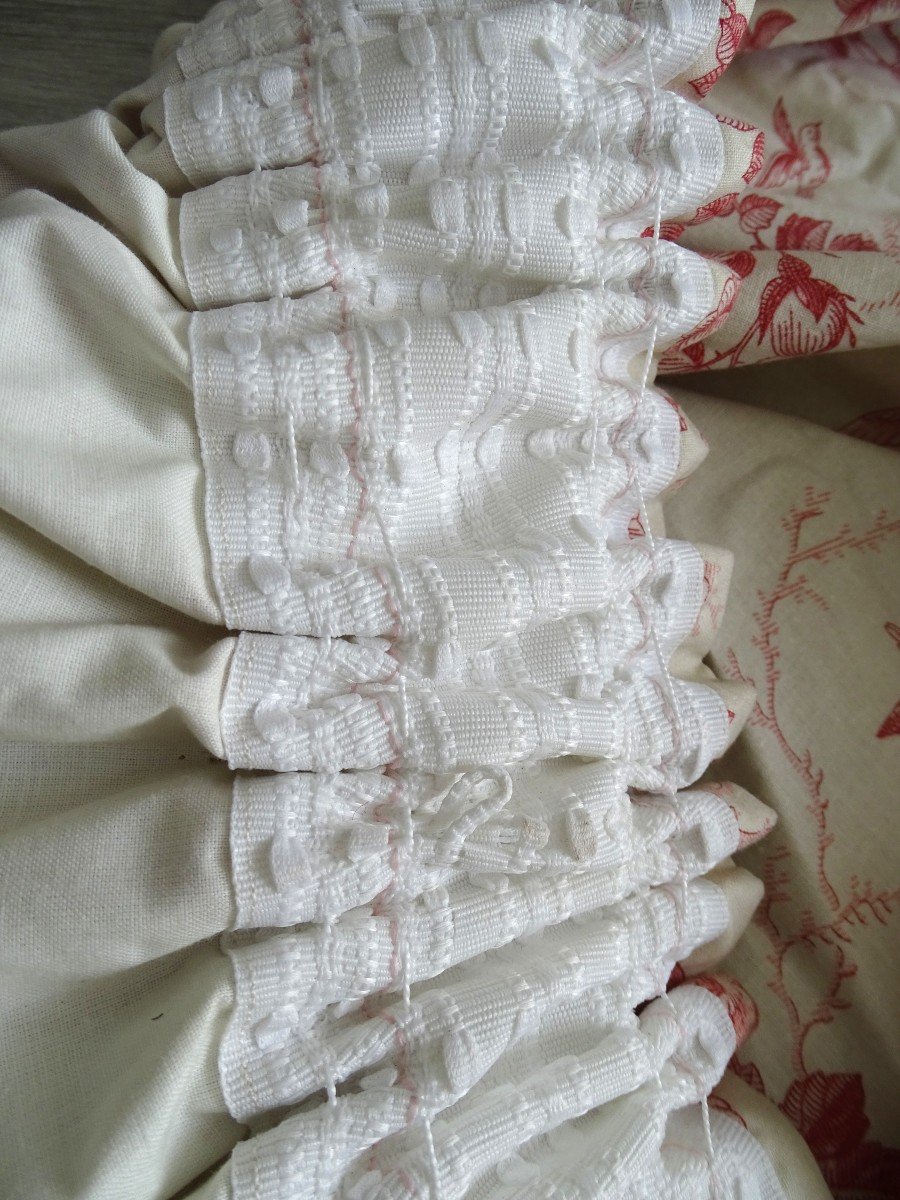 First Pair Of Vintage Hangings Printed With Angels, Doves And Floral Decor-photo-1