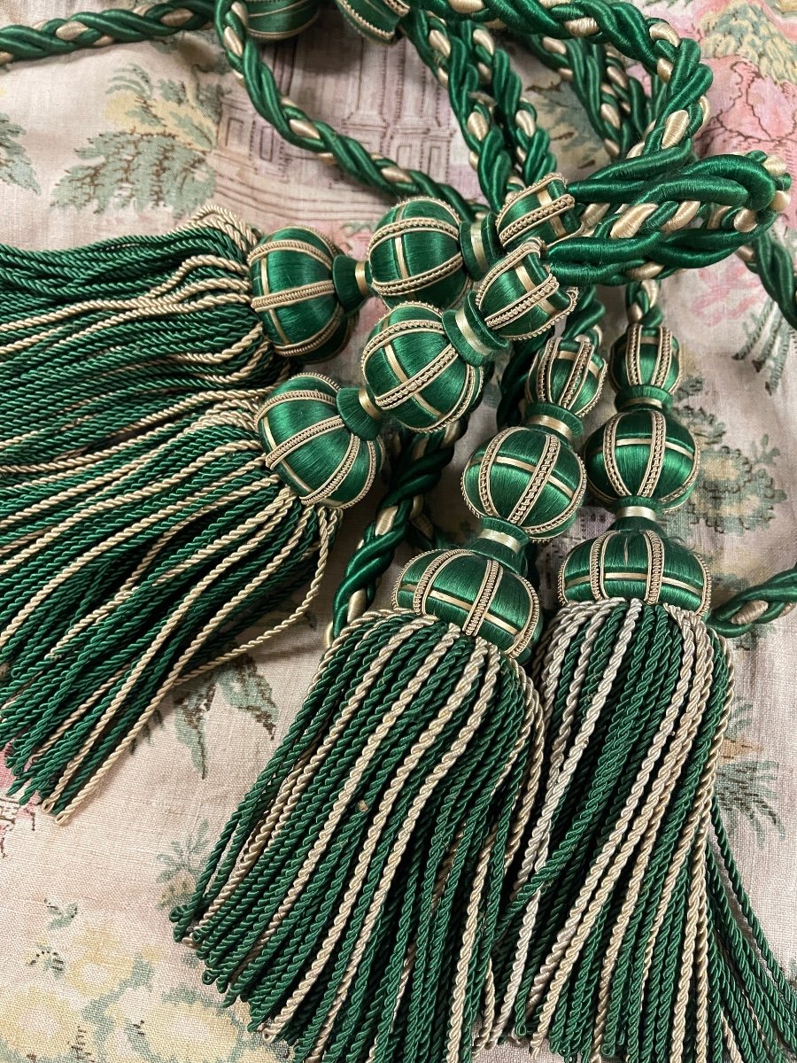 3 Ième Lot: 4 Pompons En Soie Verte Formant 2 Paires D’embrases Passementerie Lyonnaise-photo-2