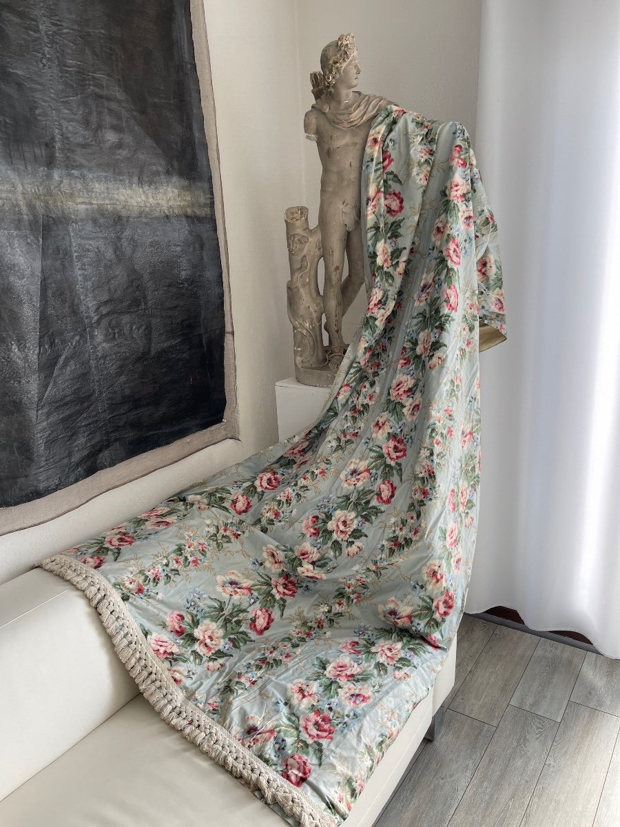 A Chintz Curtain With Large Floral Decor-photo-7