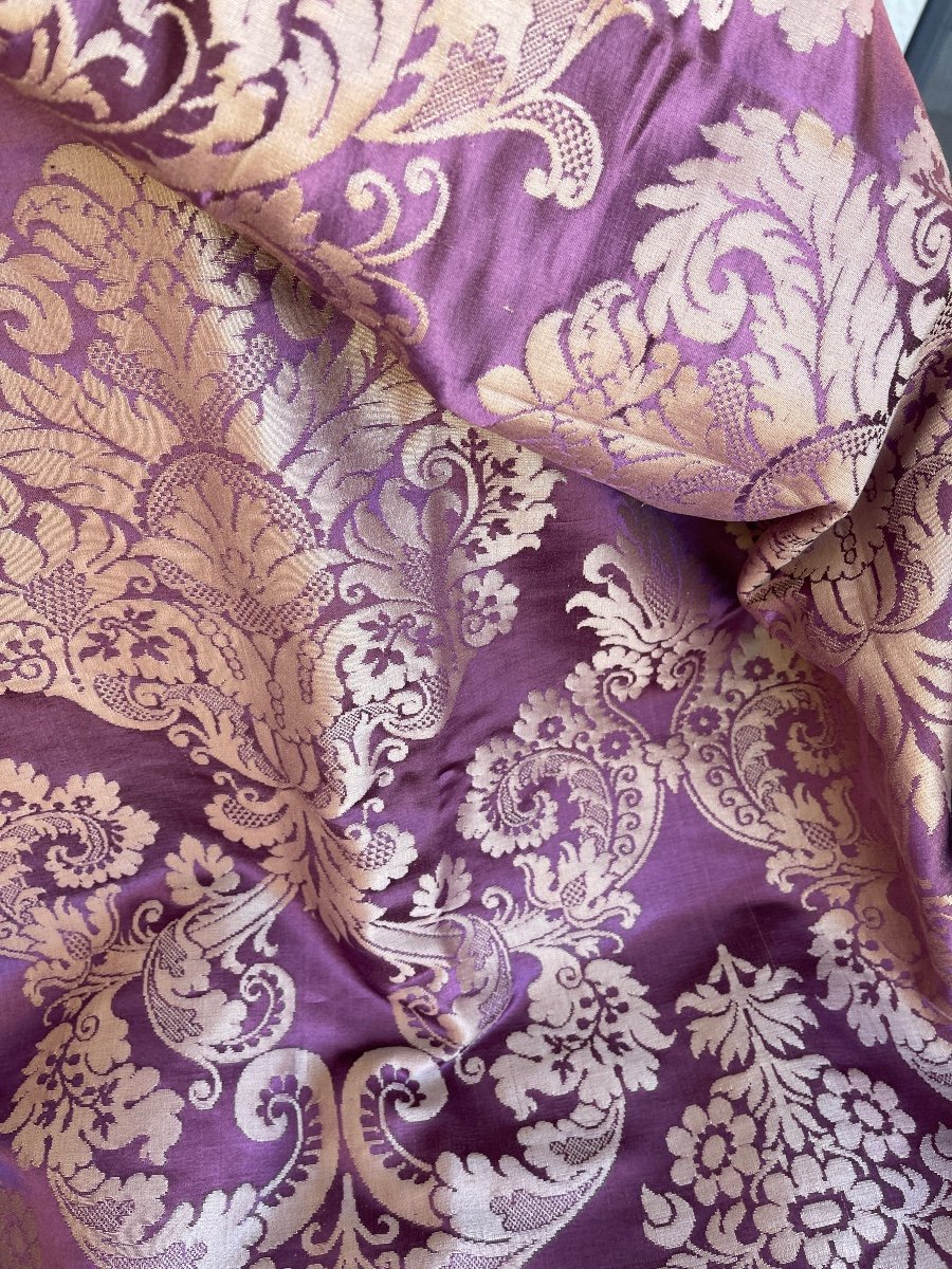 Old Italian Silk Fabric Baroque Decor Purple Color-photo-1