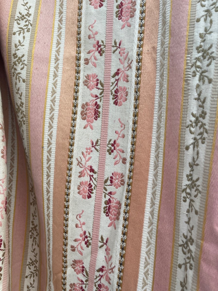 An Old Curtain Trimmings With Pompoms-photo-2