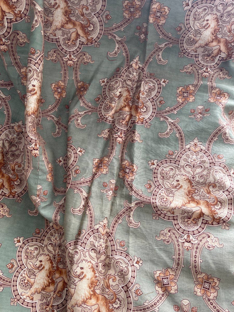 19th Century Printed Fabric Footage Decorated With Heraldic Lions-photo-3