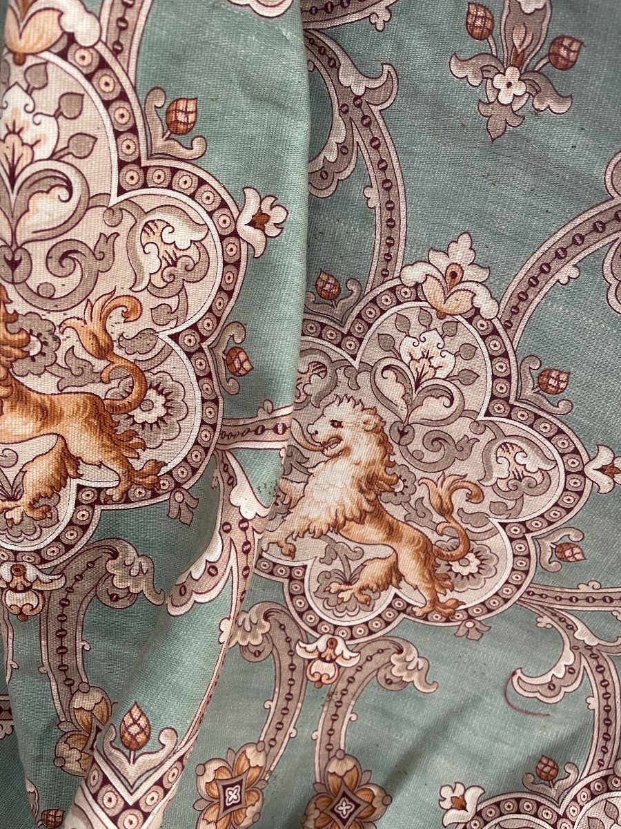 19th Century Printed Fabric Footage Decorated With Heraldic Lions-photo-8