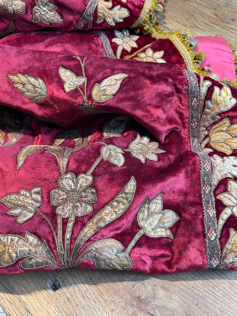 Beautiful Table Mat Piece Of Old Silk Velvet Trimmings And Embroidery-photo-2