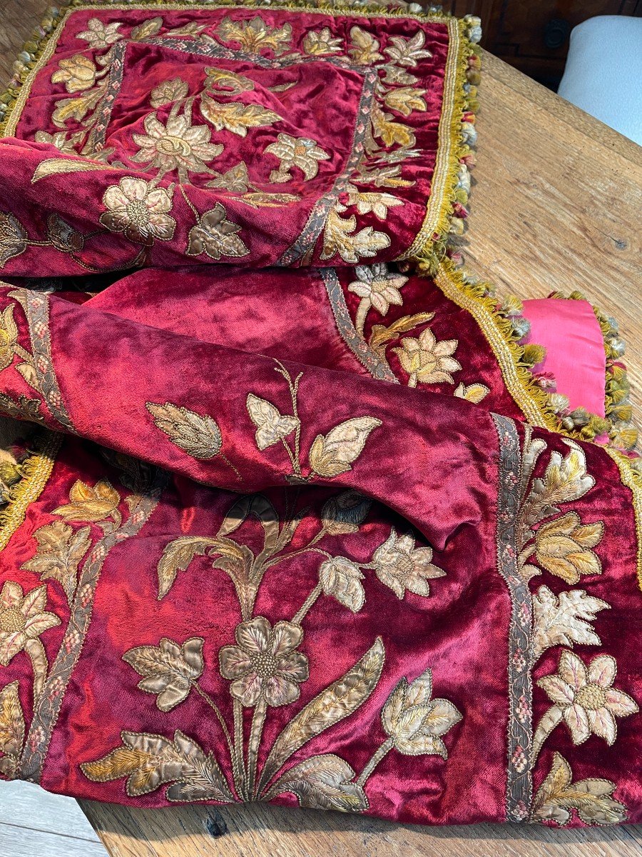 Beautiful Table Mat Piece Of Old Silk Velvet Trimmings And Embroidery-photo-7