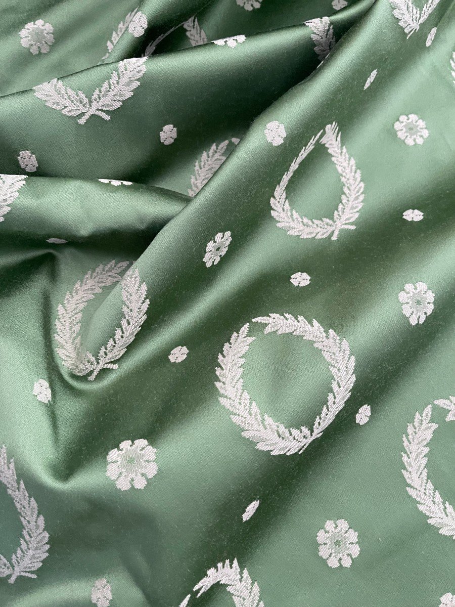 Fragment Of Green Silk And Laurel Wreaths Empire Style-photo-1