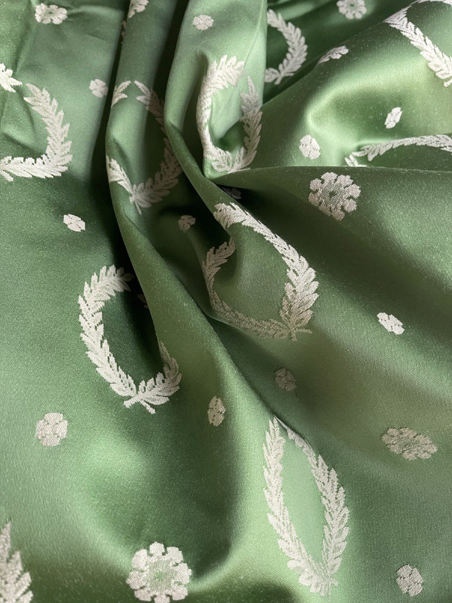 Fragment Of Green Silk And Laurel Wreaths Empire Style-photo-2