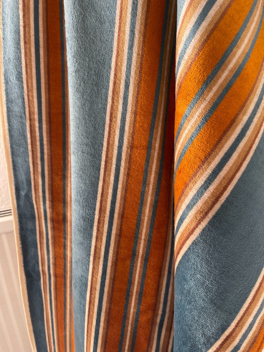 A Velvet Curtain Striped In Warm Colors 349 Cm -photo-4